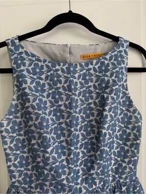 Alice + Olivia Light Blue Silver Floral Jacquard Sleeveless Dress size 4